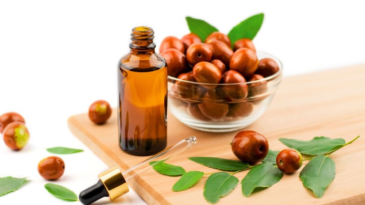 Can you use jojoba oil on your face